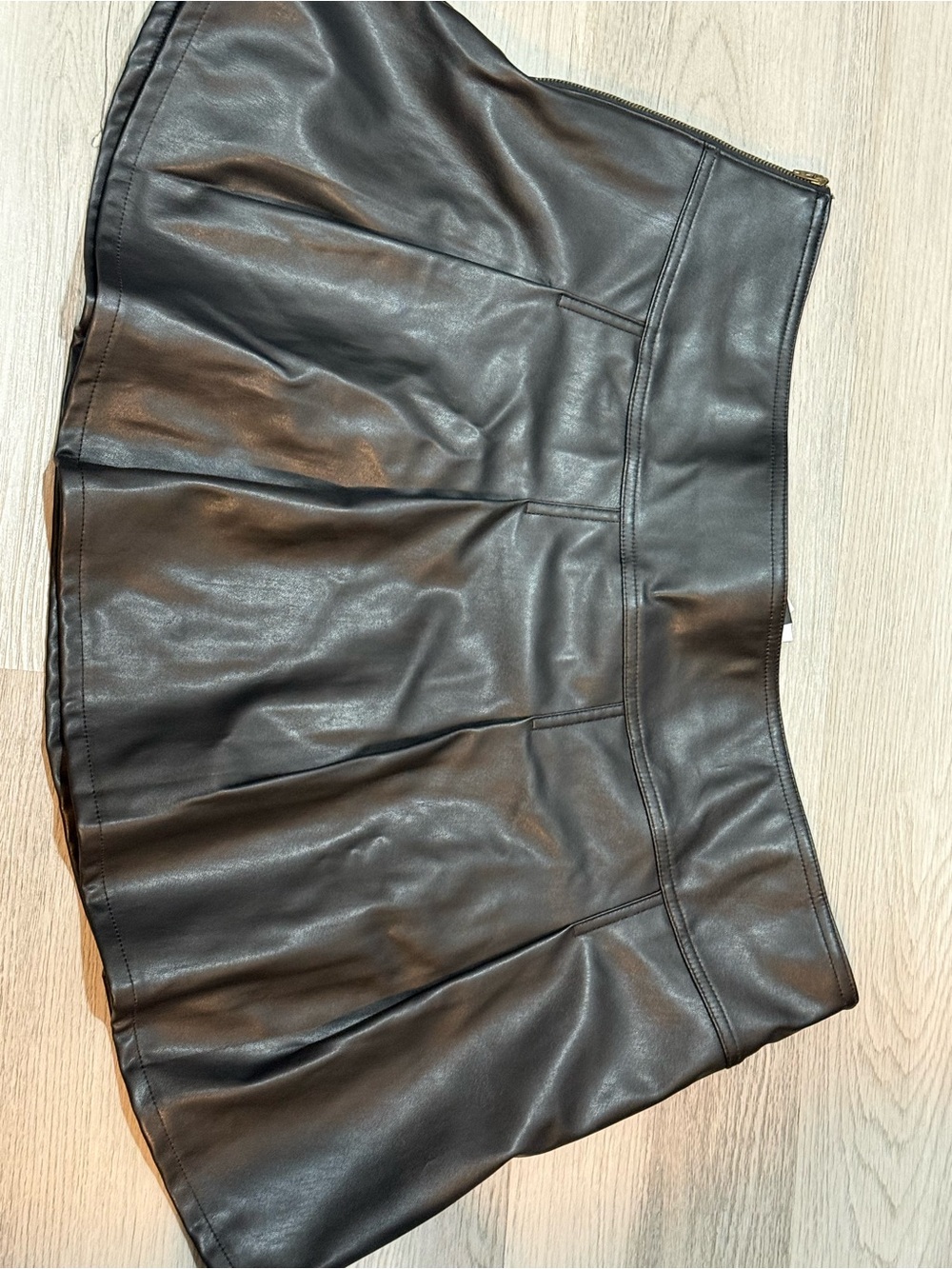 Celebrity Pink Black Faux Leather Pleated Mini Skirt - Picture 2 of 4